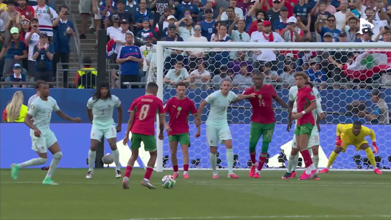 Șutul lui Ounahi este respins de portarul Mike Maignan | Franța - Maroc