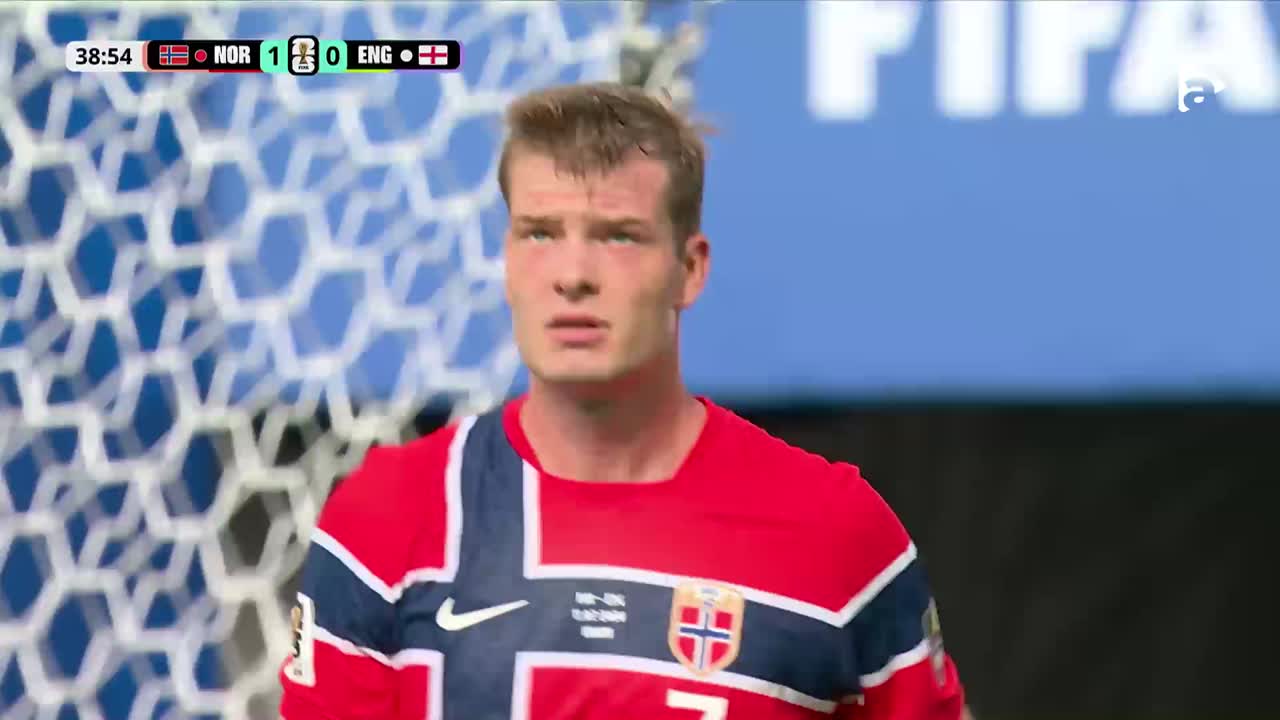 Sorloth șutează puternic, însă ratează ținta din poziție excelentă | Norvegia - Anglia