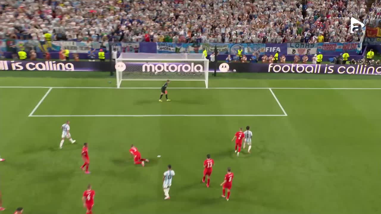Messi șutează periculos, însă mingea trece puțin pe lângă poartă | Argentina - Elveția