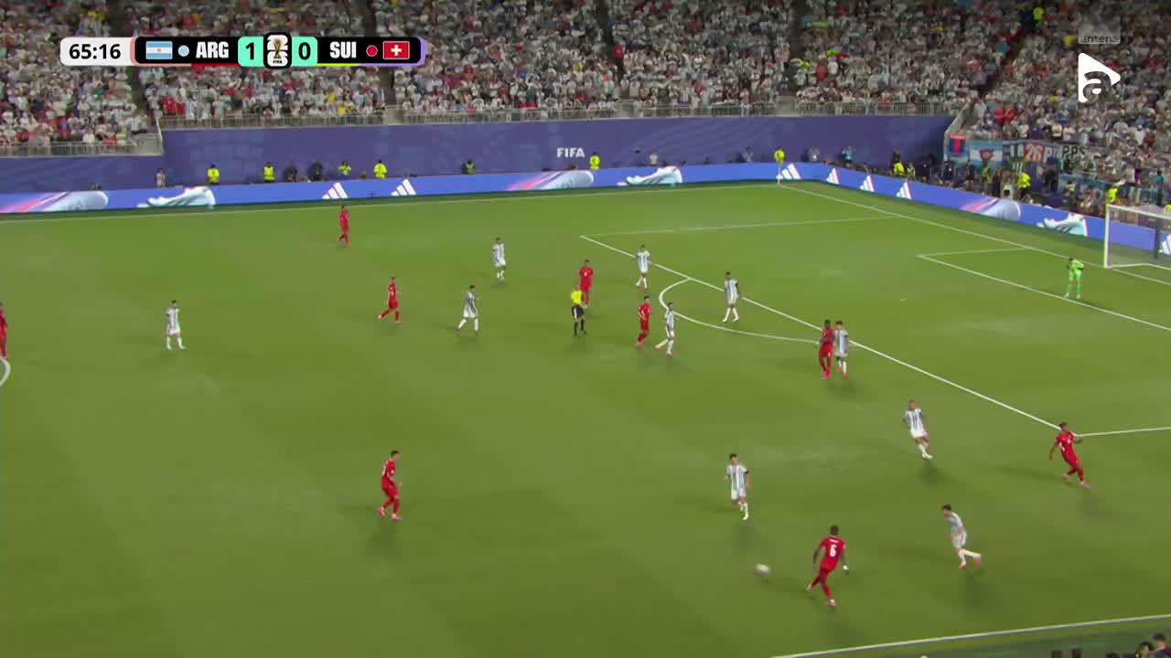 Xhaka șutează de la distanță, dar Martinez respinge fără emoții | Argentina - Elveția