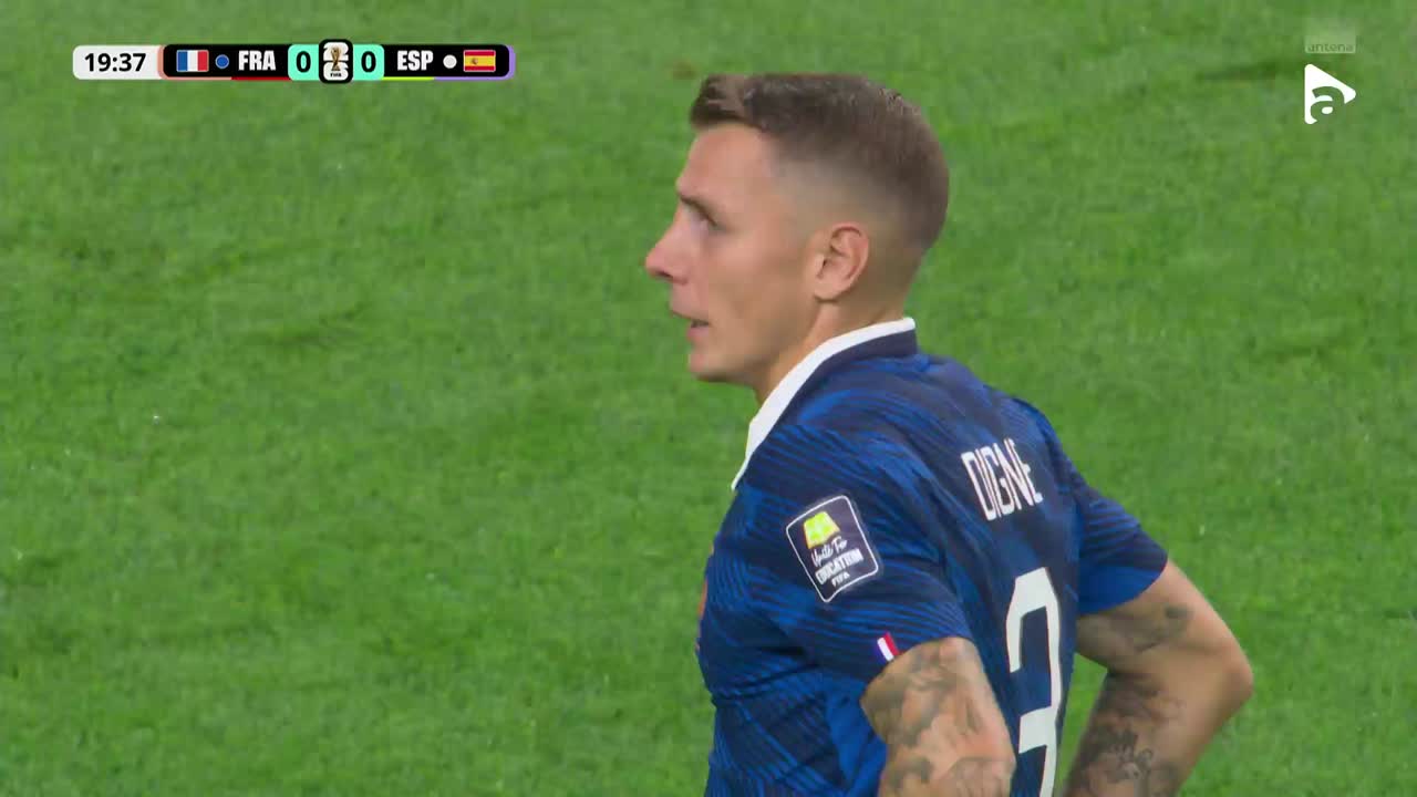 Penalty! Yamal este faultat în careu de către Digne | Franța - Spania
