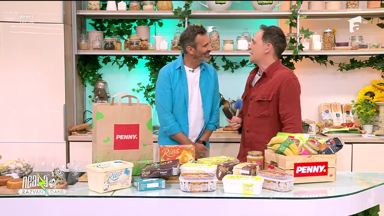 Un desert simplu pentru zilele de vară: banane prăjite cu &icirc;nghețată de vanilie și alune prăjite