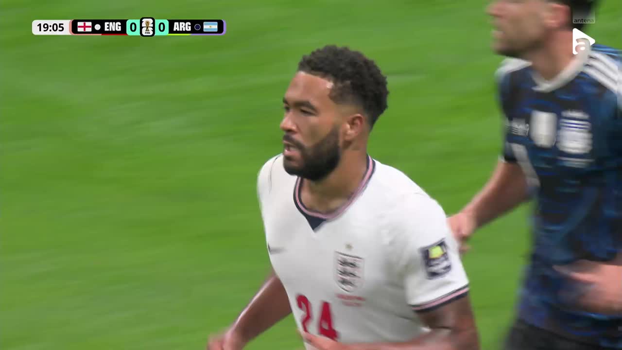 Șutul centrare trimis de Reece, reținut de Dibu Martinez | Anglia - Argentina