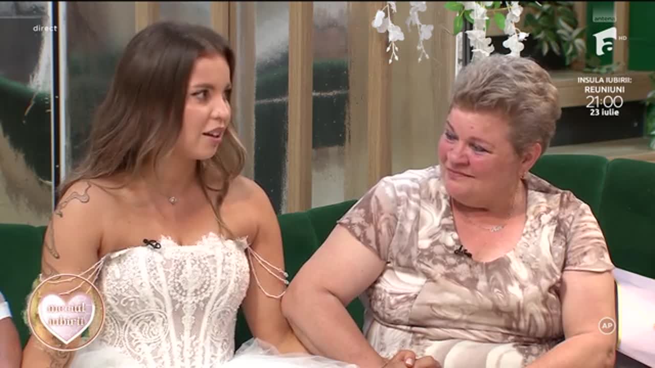Mireasa, sezonul 13. Fetele probează rochiile de mireasă &icirc;n fața familiilor