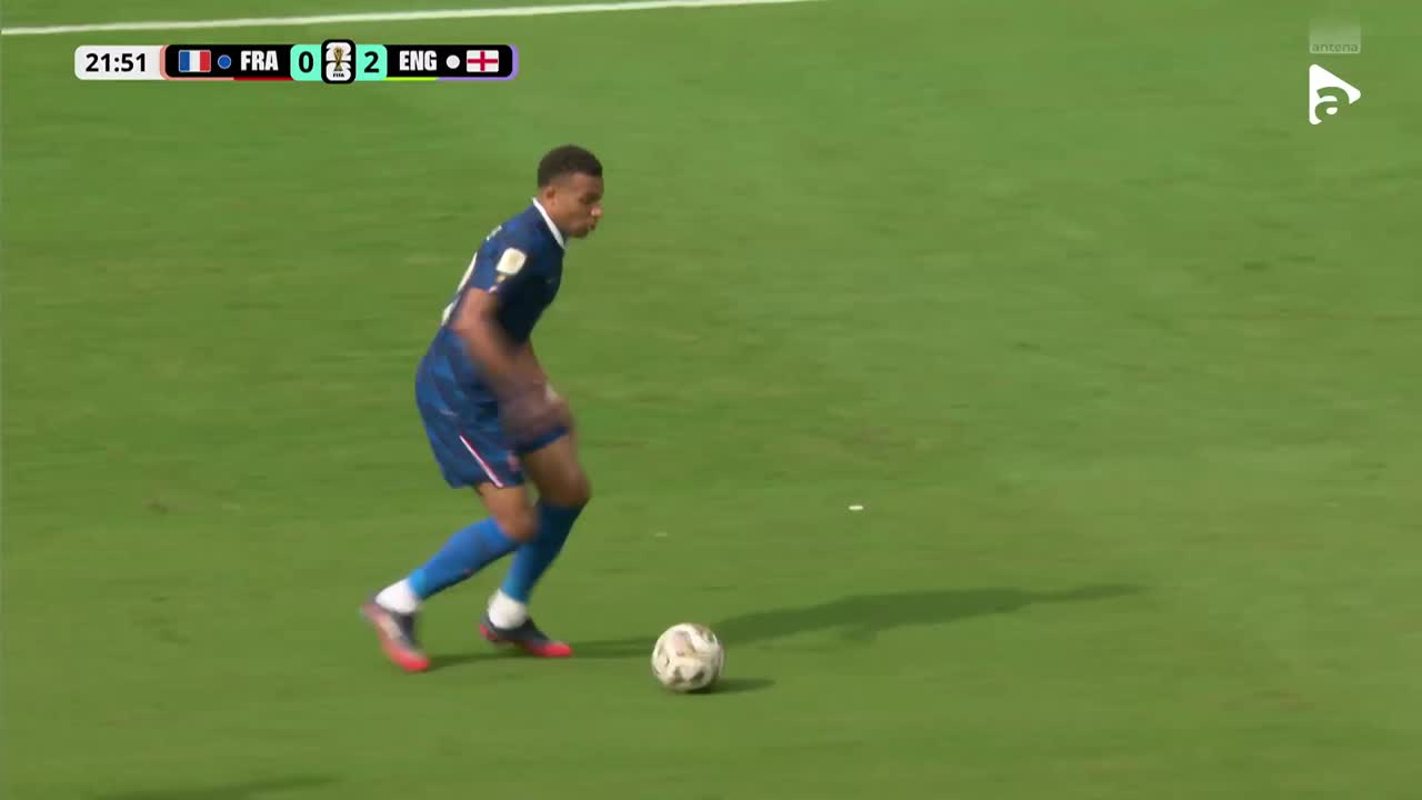Mbappe trage de la marginea careului, dar nu prinde cadrul porţii | Franța - Anglia