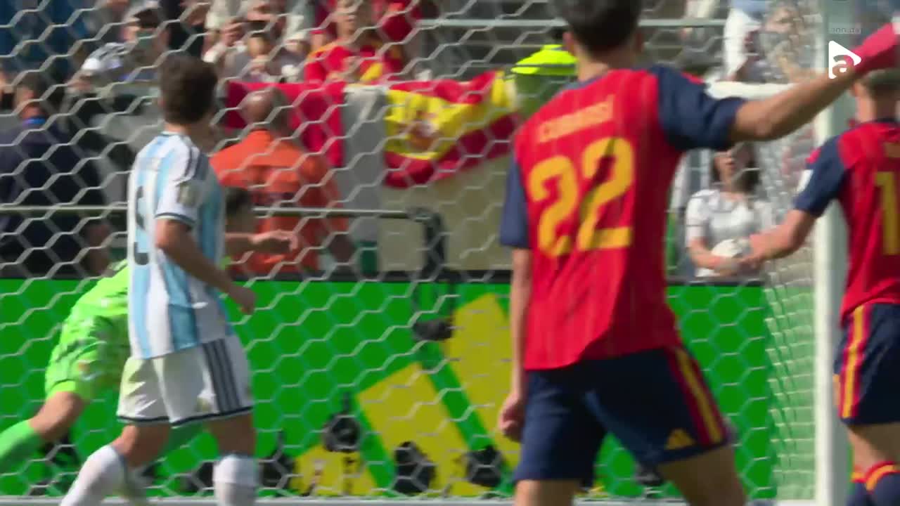 Dibu Martinez, la un pas de o gafă uriașă la șutul lui Dani Olmo | Spania - Argentina