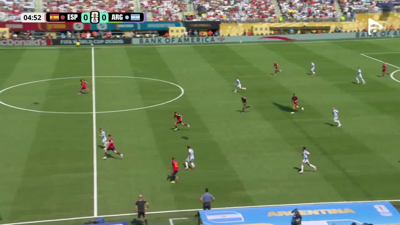 Unai Simon a ieşit perfect în fața lui Messi, scapat singur | Spania - Argentina