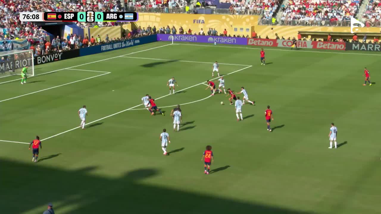 Pedri a șutat periculos, însă Dibu Martinez a prins din nou balonul | Spania - Argentina