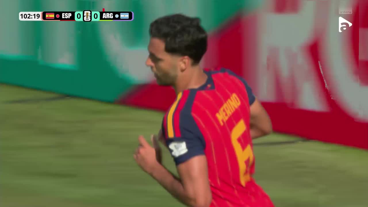 Lovitura de cap a lui Merino a trecut puţin pe lângă poarta lui Martinez | Spania - Argentina