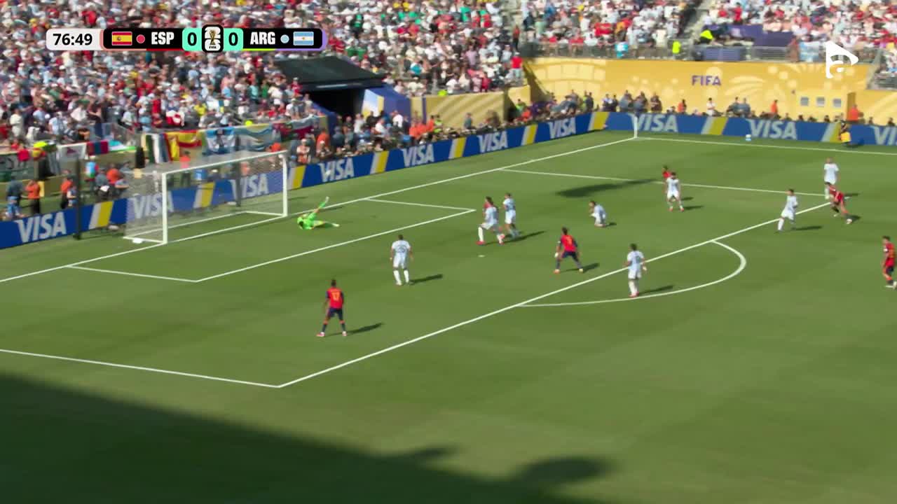 Martinez le dă emoții coechipierilor după ce scapă balonul | Spania - Argentina
