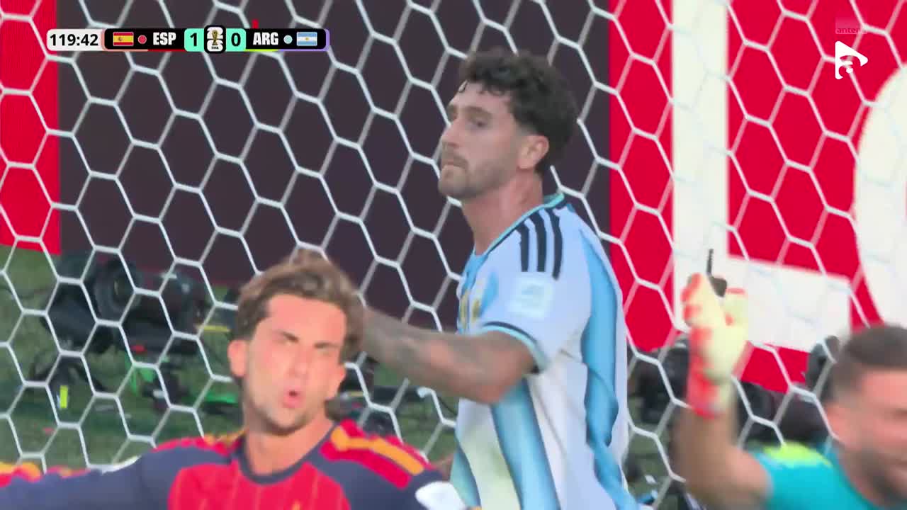 Senesi trimite pe lângă poartă | Spania - Argentina