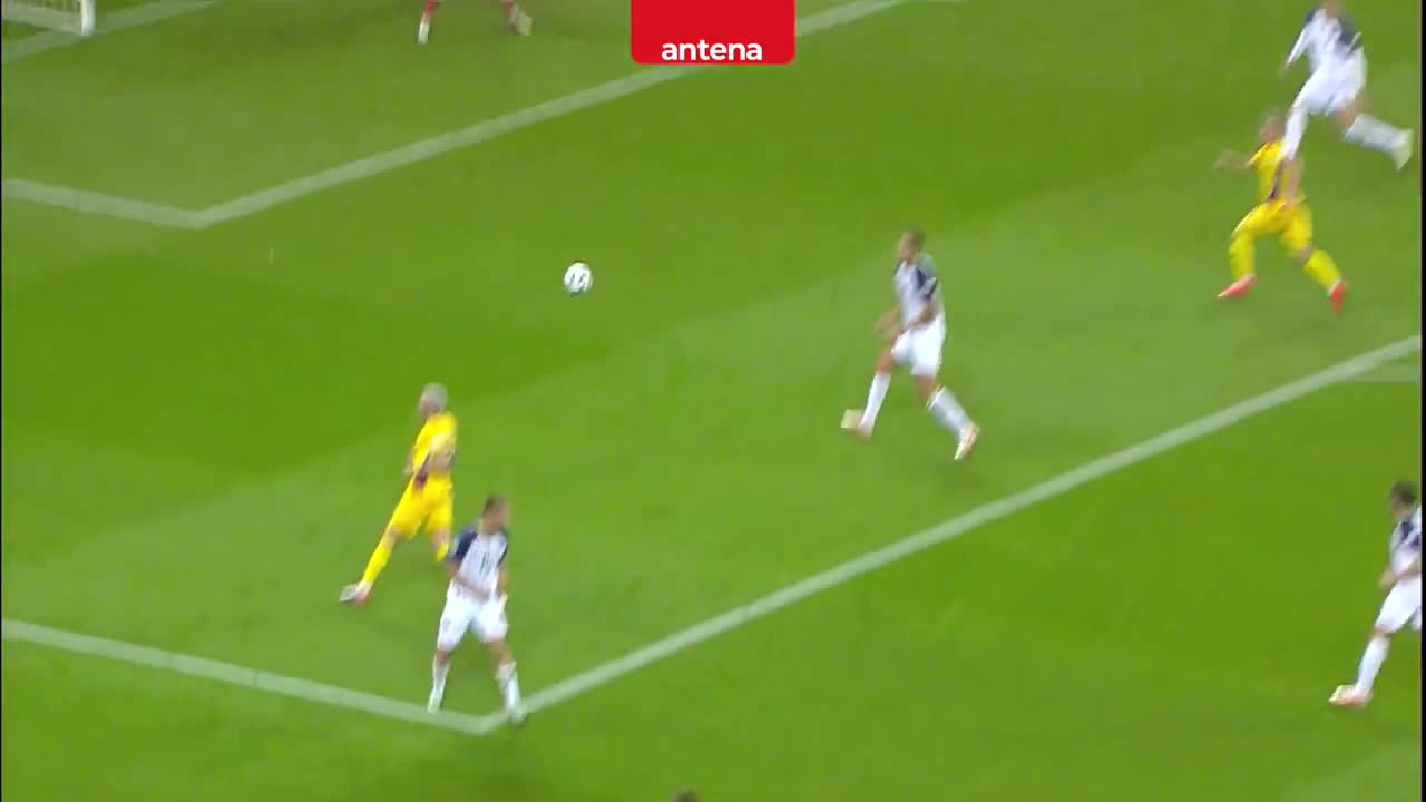 B&icirc;rligea &icirc;nscrie superb cu capul