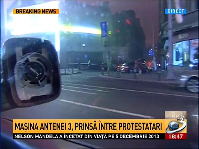 Echipa Antena 3, atacată de protestatarii din Piața ...