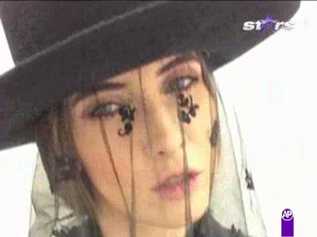 Iulia Albu &icirc;l copiază pe Mihai Mitoşeru!