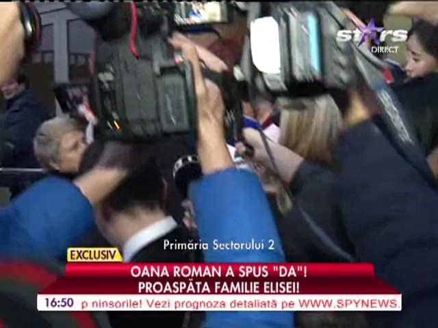 Ieşirea de la starea civila a Oanei Roman