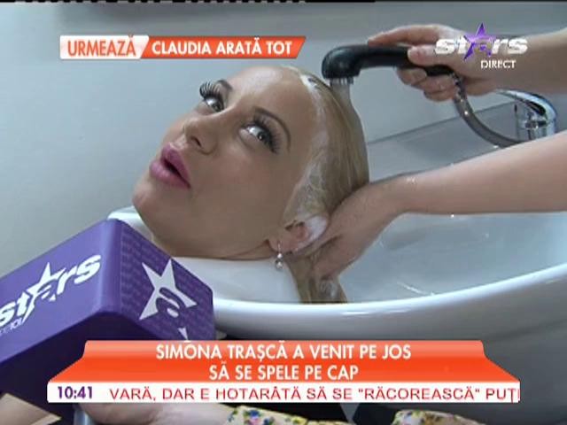 Simona Trasca a veni pe jos sa se spele pe cap
