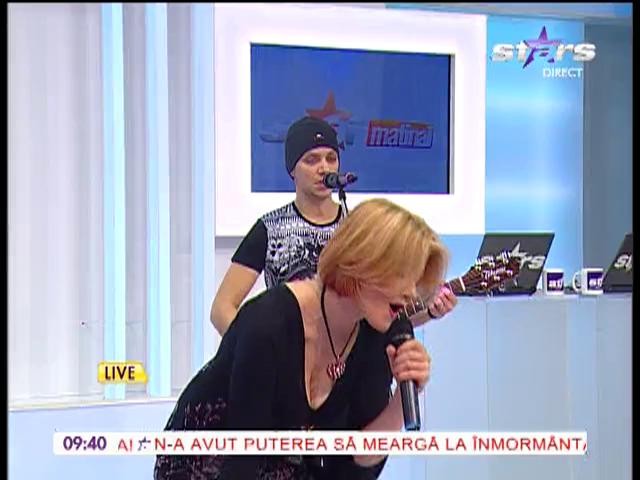 Dalma Kov&aacute;cs canta live