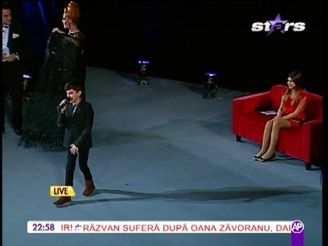 Omar c&acirc;ntă la Stars Awards - "Habibi"