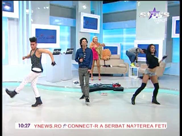Radhu c&acirc;ntă Cumbia
