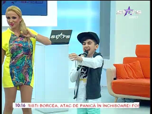 Omar Arnout canta