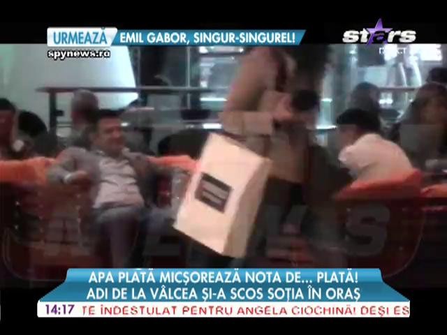 Adi de la V&acirc;lcea şi-a scos soţia la o apă plată pe din două!