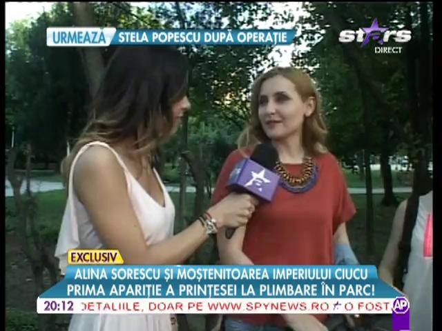 Alina Sorescu &icirc;mpreună cu fetiţa sa &icirc;n parc