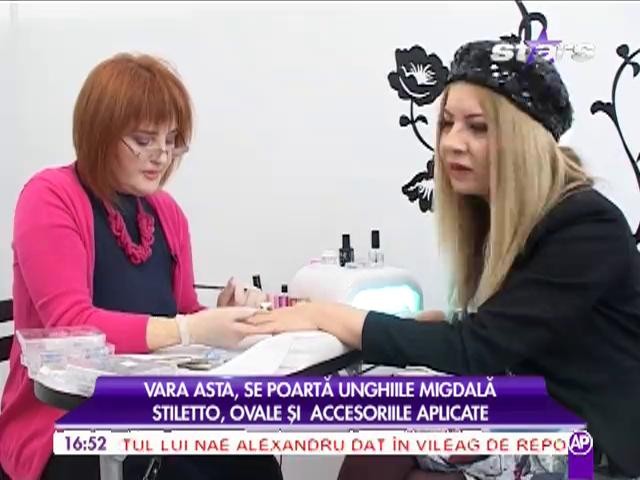 Se poartă unghiile migdalate, stiletto, ovale și accesoriile aplicate