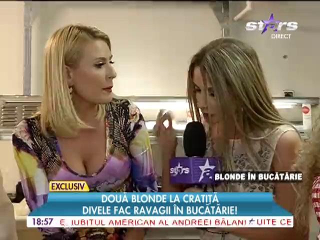 Două blonde fac ravagii &icirc;n bucătărie