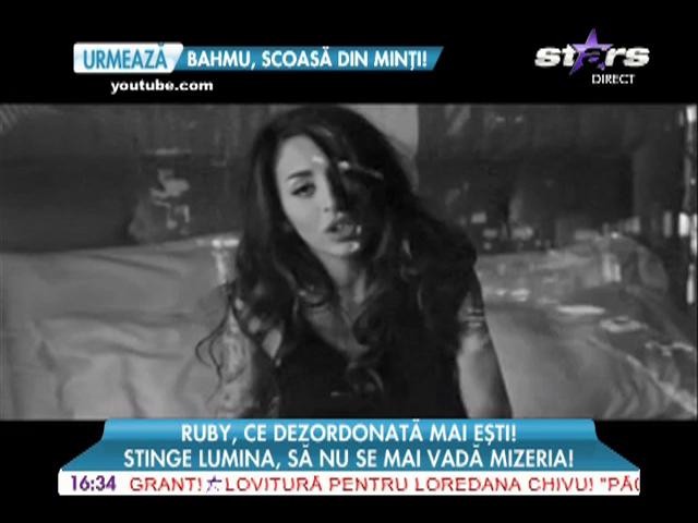 Ruby se fotografiază &icirc;n toate poziţiile posibile
