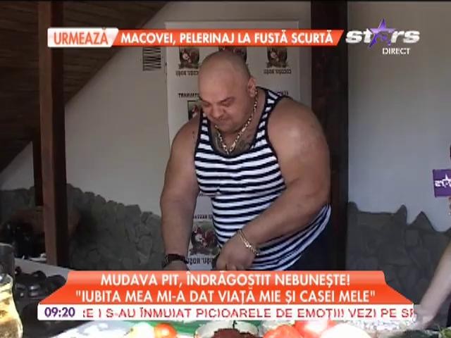Mudava Pit, &icirc;ndrăgostit nebuneşte: "Iubita mea mi-a dat viaţă mie şi casei mele!"