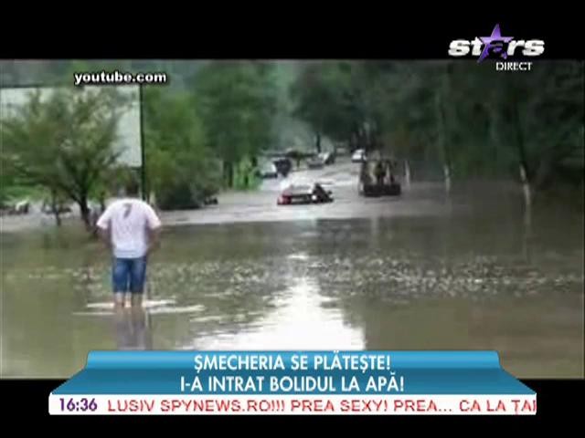 Un clujean a crezut că poate trece cu bolidul prin apa &icirc;naltă de peste un metru şi jumătate