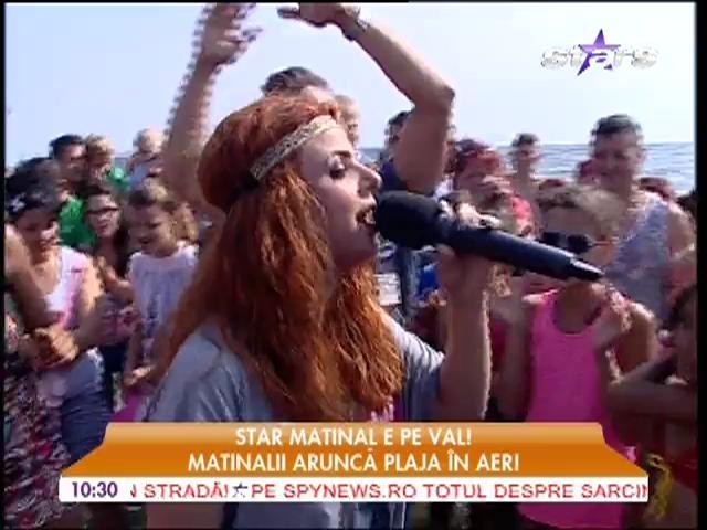 Laura Vass c&acirc;ntă a capella melodia "Buzele tale"