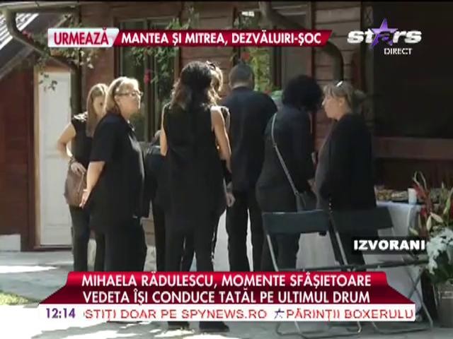 Mihaela Rădulescu &icirc;şi conduce tatăl pe ultimul drum