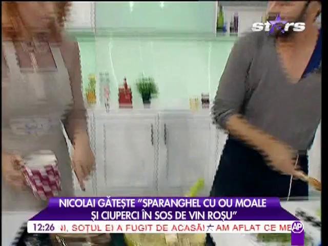 Sparanghel cu ou moale şi ciuperci în sos de vin roşu