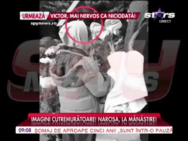 Narcisa, &icirc;n genunchi la mănăstire! Războinica lui Guţă s-a rugat la morm&acirc;ntul lui Arsenie Boca