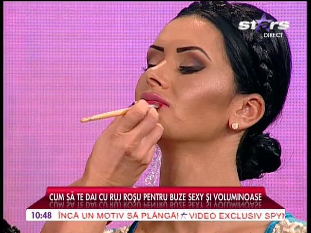 Cum se aplică rujul roşu