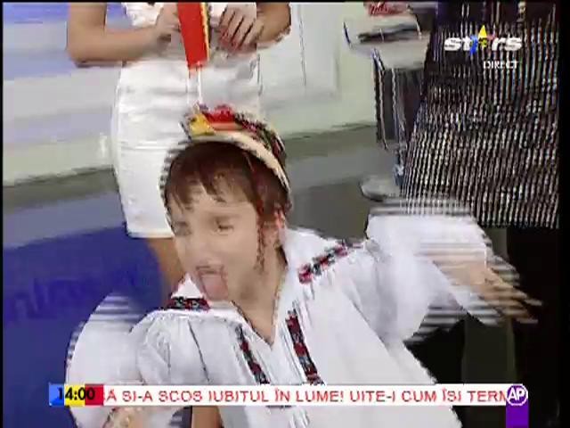 Adriana Bahmuteanu, &icirc;n straie populare!