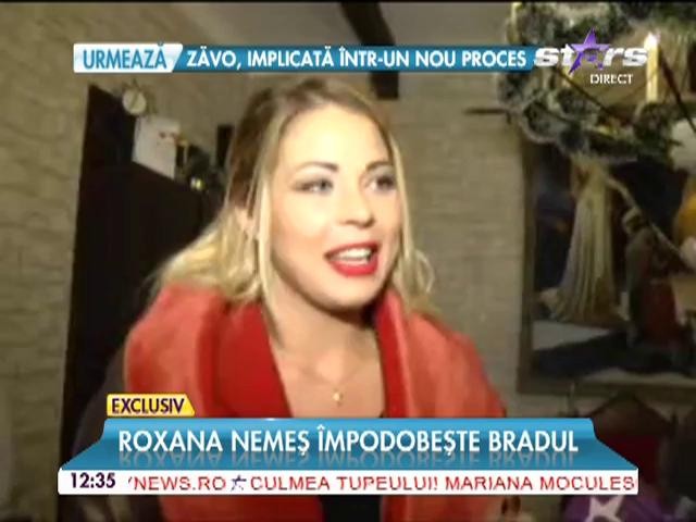 Roxana Nemeş &icirc;mpodobeşte bradul: "Abia aştept să mă duc &icirc;n colindat"
