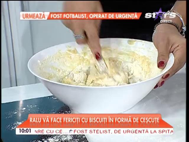 Ceşcute din biscuiţi umplute cu lapte