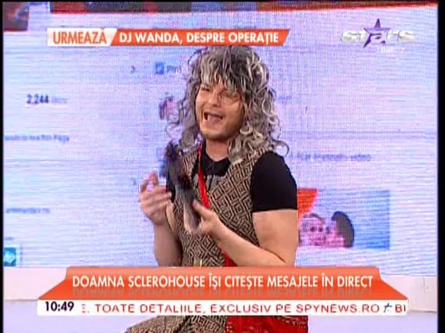 Doamna Sclerohouse &icirc;şi citeşte mesajele &icirc;n direct!