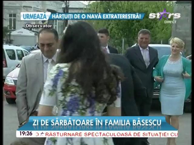 Zi de sărbătoare &icirc;n familia Băsescu! Elena şi-a creştinat băieţelul, &icirc;n mare secret