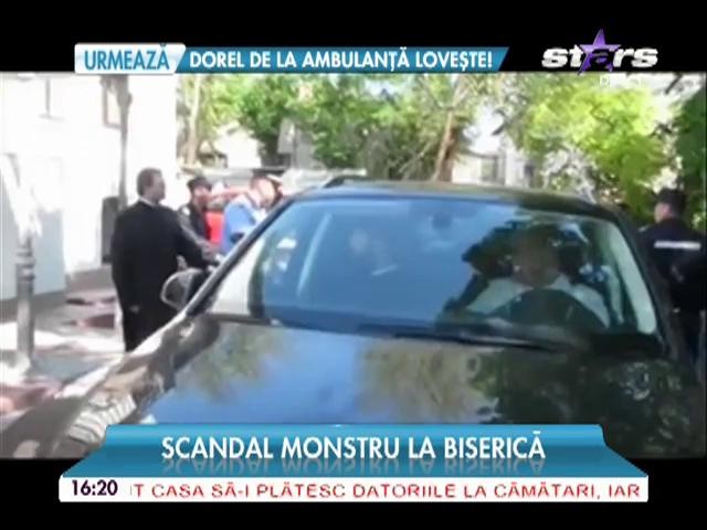 Enoriaşii din B&acirc;rlad sunt revoltaţi: "Ne vrem preotul &icirc;napoi"