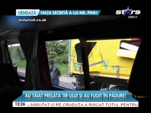 Scene de film &icirc;n Anglia! Mai mulţi rom&acirc;ni au sărit prin prelata unui tir