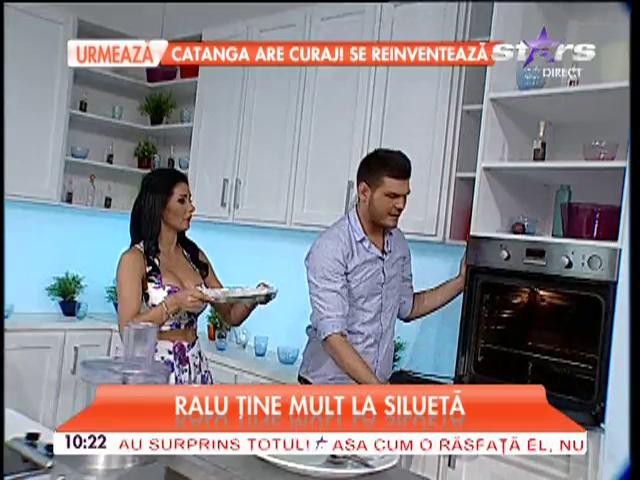Raluca Dumitru te &icirc;nvaţă cum să faci o prăjitură care te slăbeşte un kilogram