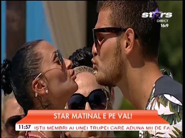 Răzvan Botezatu şi Raluca Dumitru s-au sărutat din nou pe buze, &icirc;n direct! Rocsana Marcu: "Hai recunoaşteţi că formaţi un cuplu!"