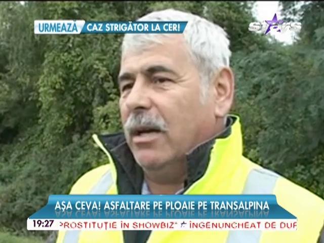 Ca la noi la nimeni! Drumarii au astupat groapa care a băgat un motociclist &icirc;n spital