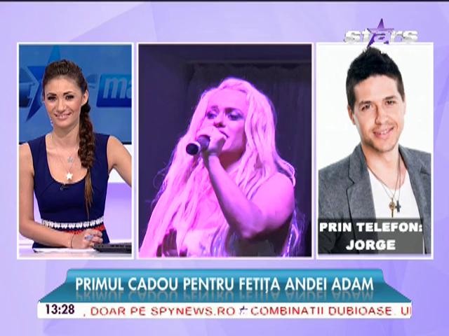 Primul cadou pentru fetiţa Andei Adam! C&acirc;ntăreaţa s-a "topit" c&acirc;nd a văzut darul primit