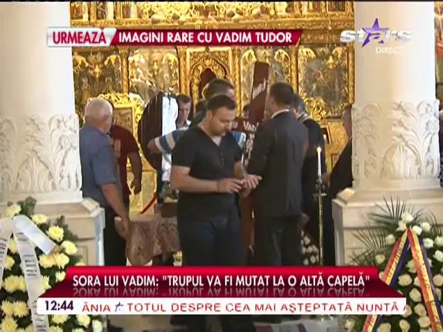 Soţia şi fiicele lui Corneliu Vadim Tudor, distruse de durere. Trupul ne&icirc;nsufleţit al politicianului a ajuns la biserică