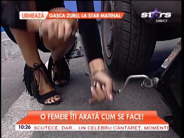 Cum să schimbi roata de rezervă? Mai simplu de at&acirc;t nu se poate. O femeie &icirc;ţi arată cum se face