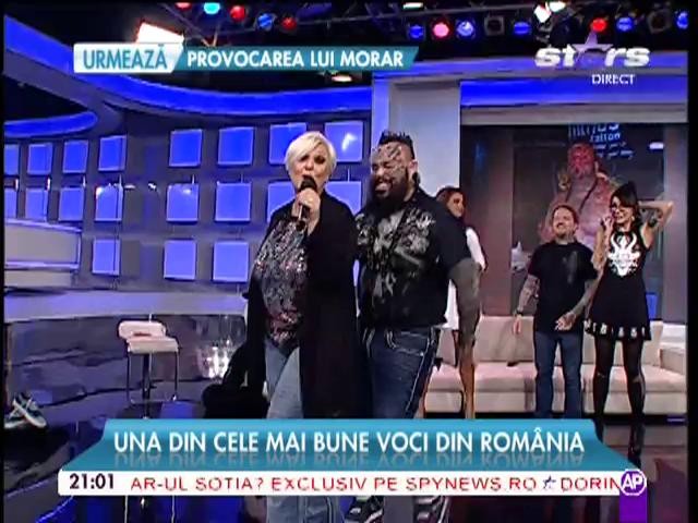 Bărbatul care are coarne şi limba despicată! Ce ştie să facă omul fără buric?